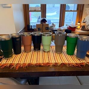 YETI Rambler Tumbler Collection large- Vibrant Shades